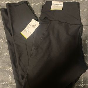 Old Navy Elevate Legging pockets